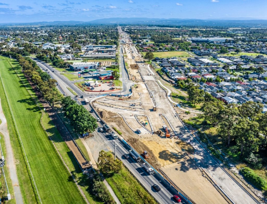 Narre Warren North Road is located within the south-eastern suburb of Narre Warren North. The project forms part of the Major Road Projects Victoria (MRPV) Suburban Roads Upgrade (SRU) Program.
